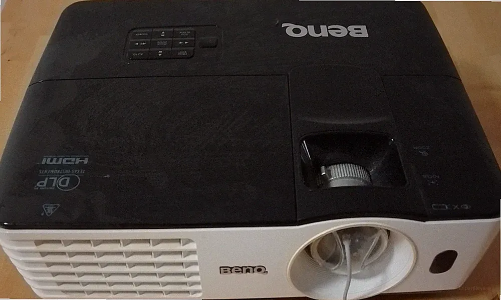BenQ TH681 DLP Heimkino Beamer FHD 1080p 3000 ANSI 16:9. Mit Lampe. Defekt!