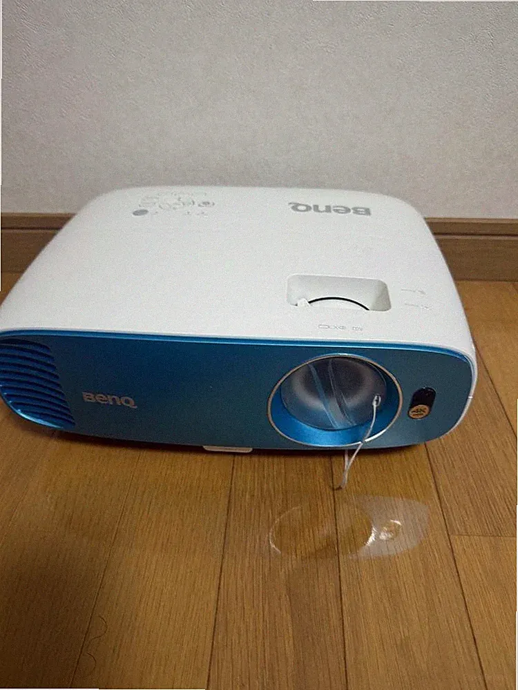 BENQ TK800 4K UHD DLP-PROJEKTOR - NEUE LAMPE FÜR TEILE ODER FUNKTIONIERT NICHT