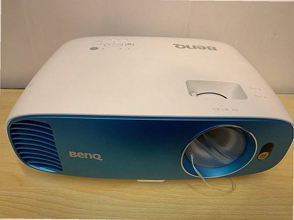 Benq TK800 True 4K UHD Ultra HDR DLP 3000 Lumen HDMI Heimkino Gebraucht
