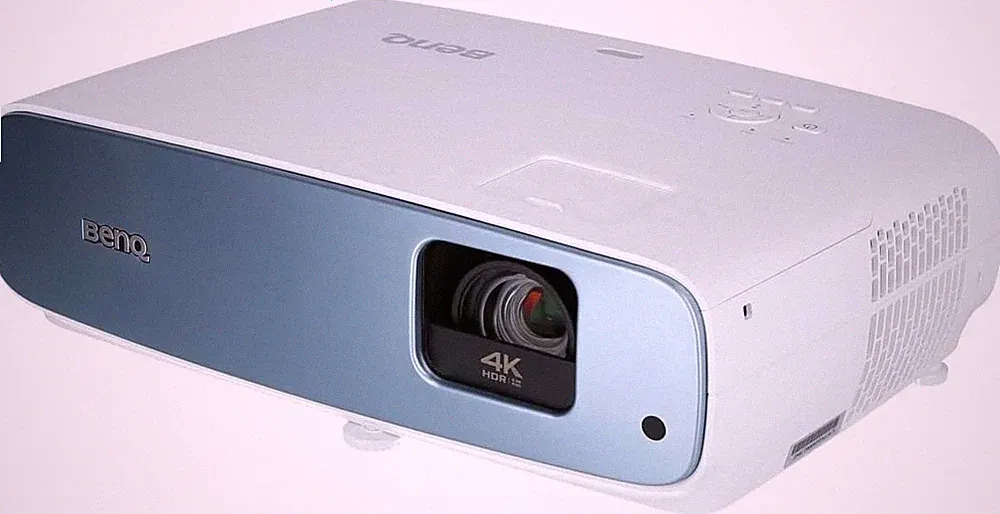 BenQ TK850 4K UHD Beamer 3000 Lumen nur 87 Betriebsstunden bis zu 300 Zoll