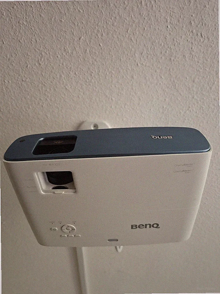 BenQ TK850 4K UHD Beamer – Top Zustand, nur ca. 850 Lampenstunden