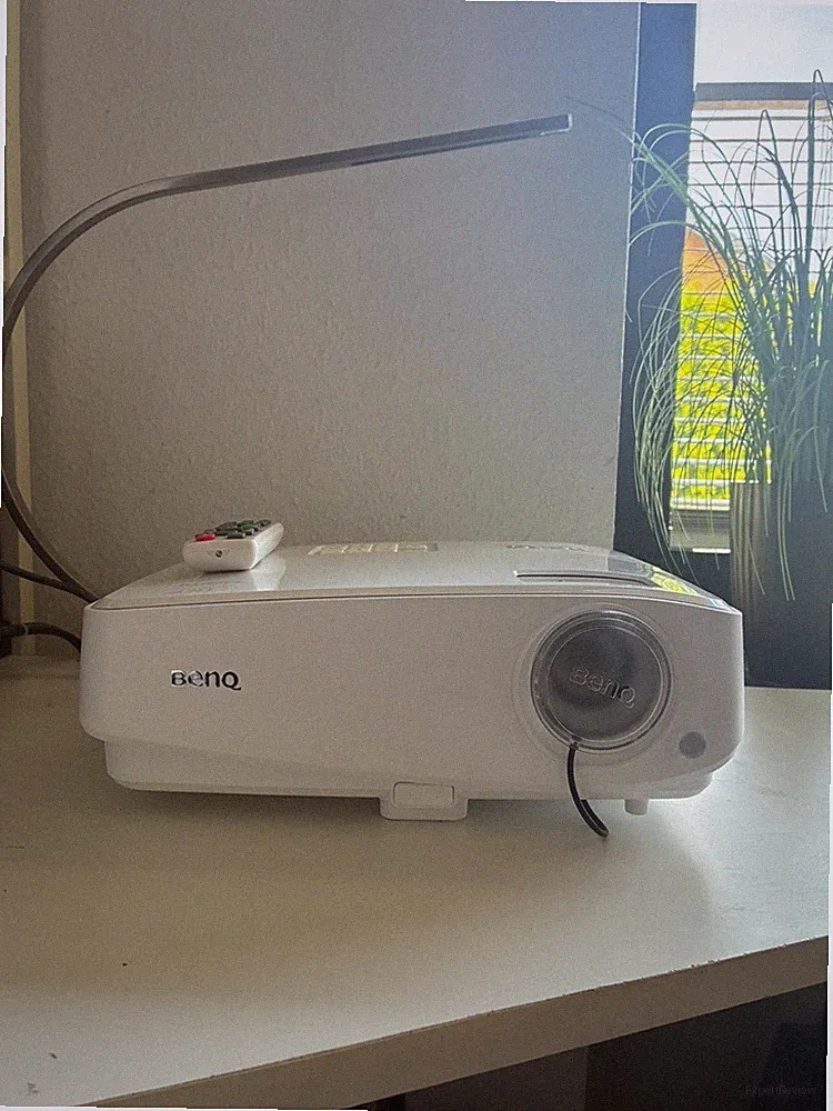 BENQ TW526E HDTV 3D BEAMER PROJEKTOR HDMI 3200 ANSI - LAMPE NAGELNEU