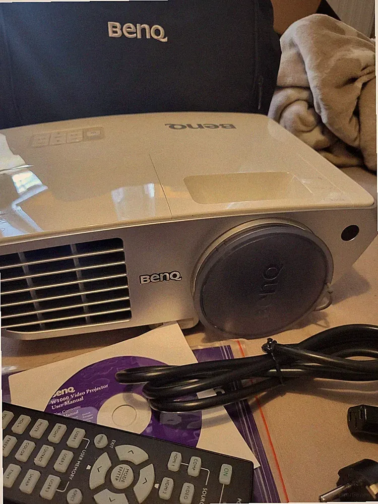 Benq W1060 3D BrilliantColor FullHD DLP Beamer - Lampe nagelneu - OVP