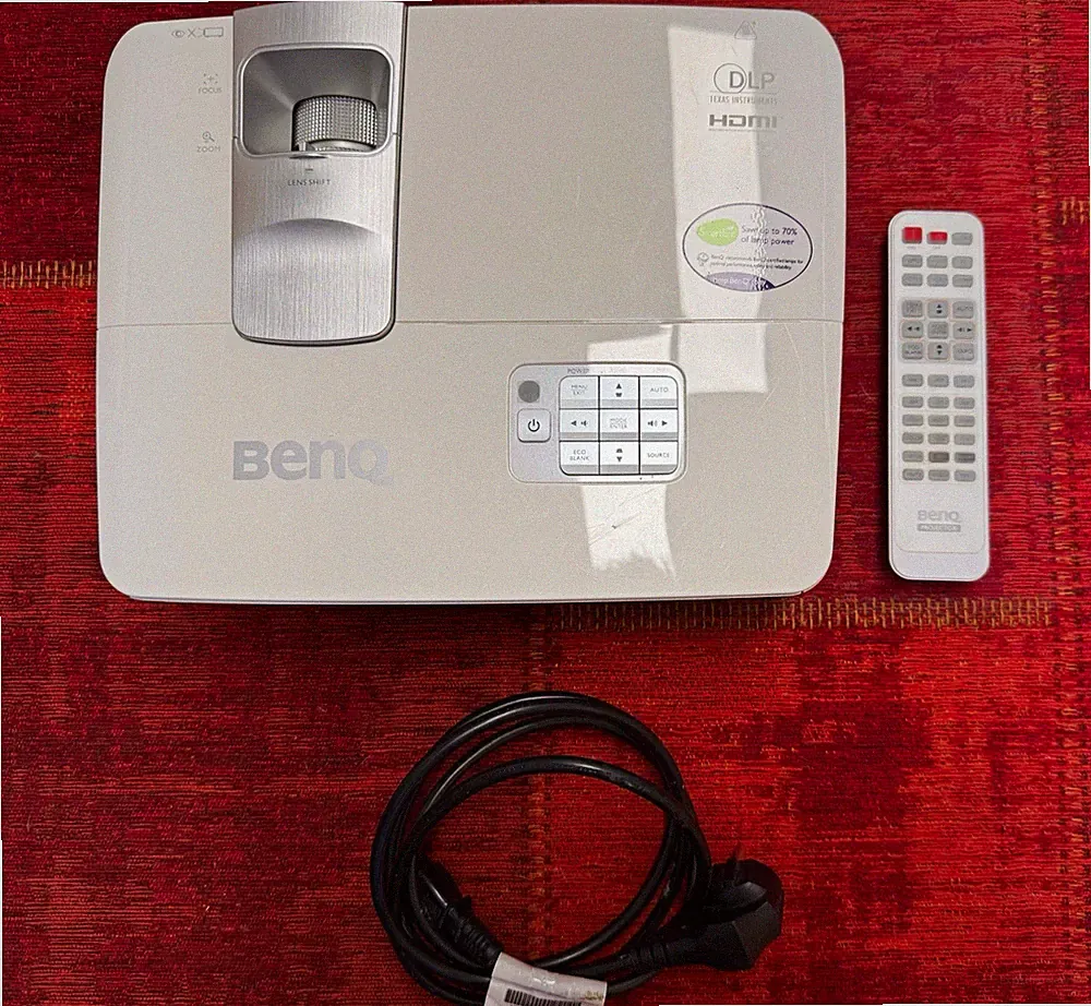 BenQ W1070 DLP Heimkino Beamer 1080p 2000 ANSI-Lumen 3D HDMI weiß