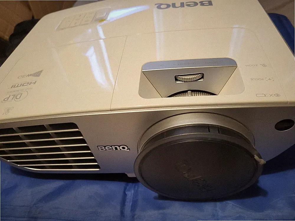 Benq W1300 3D BrilliantColor FullHD DLP Beamer - 2x HDMI - Lampe nagelneu
