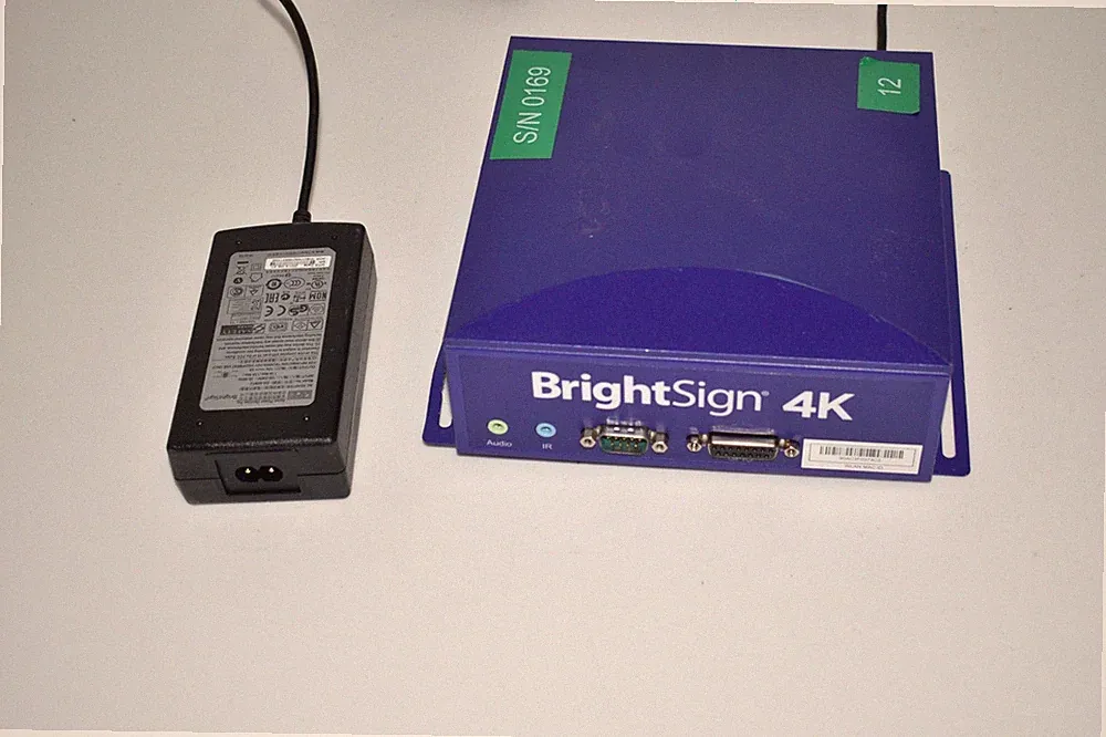 BrightSign 4K1042-WW Vernetzter Interaktiver 4K Media Player Mit Kabel (TTC41)