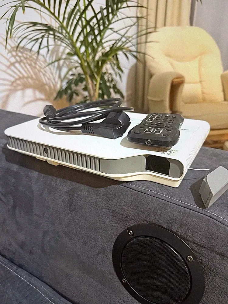 Casio XJ-A245V Desktop Beamer weiß HDMI VGA USB inkl. Fernbedienung & Kabel