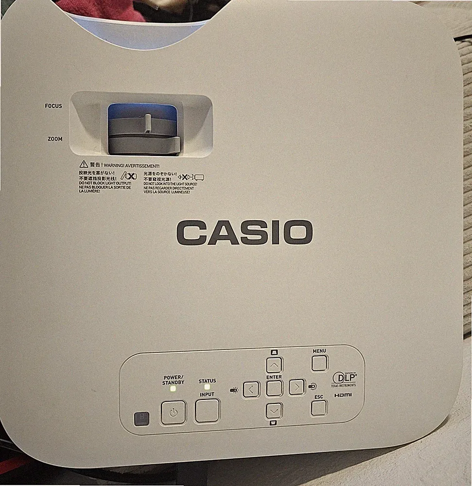 Casio XJ-F210WN Beamer Projektor LED-Laser 2xHDMI neuwertig