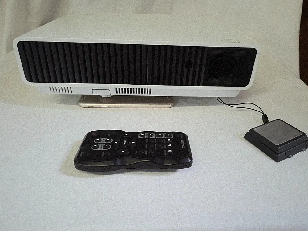 Casio XJ-M145 Projektor 2800 Ansi Lumen Video Beamer VGA HDMI USB WLAN 2500:1