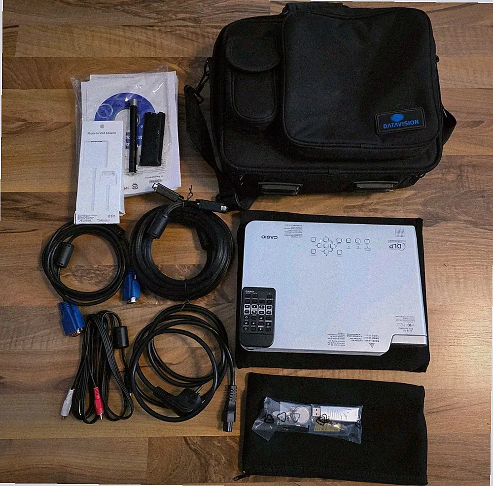 Casio XJ-S32 Super Slim Projektor – Komplett-Set mit Tasche & Zubehör