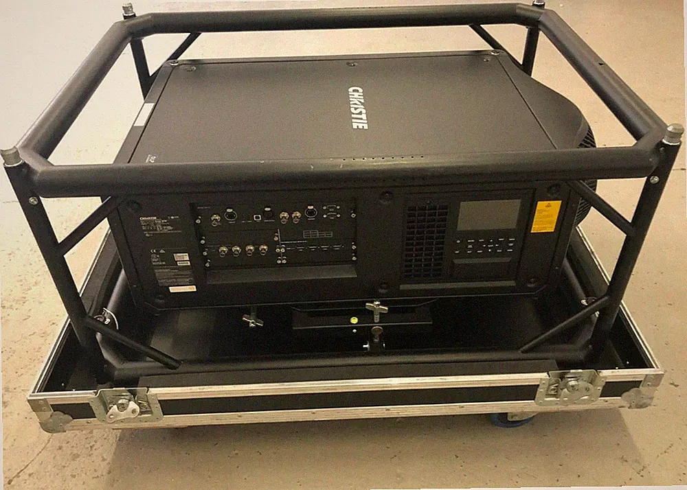 Christie Boxer 4K30 DLP-Projektor, Beamer, UHD, 4K, 2K, HD, 29.000 ANSI, Warping
