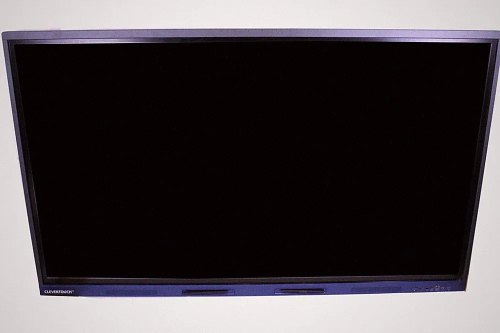 Clevertouch Impact Max 65" 4K UHD interaktiv Display Digital Touch Bildschirm TV