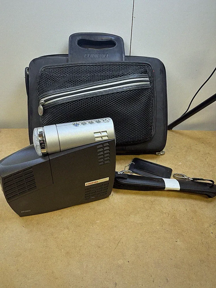 Compaq IPAQ MP2810 DVI VGA mikroportabler Projektor & Tasche Ersatz oder Reparatur