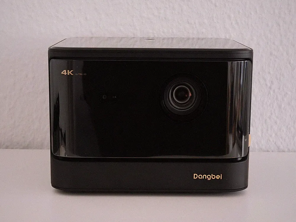 Dangbei DBOX02 Mars 2 Pro 4K Beamer 2450 ISO Lumen Google TV wie neu OVP