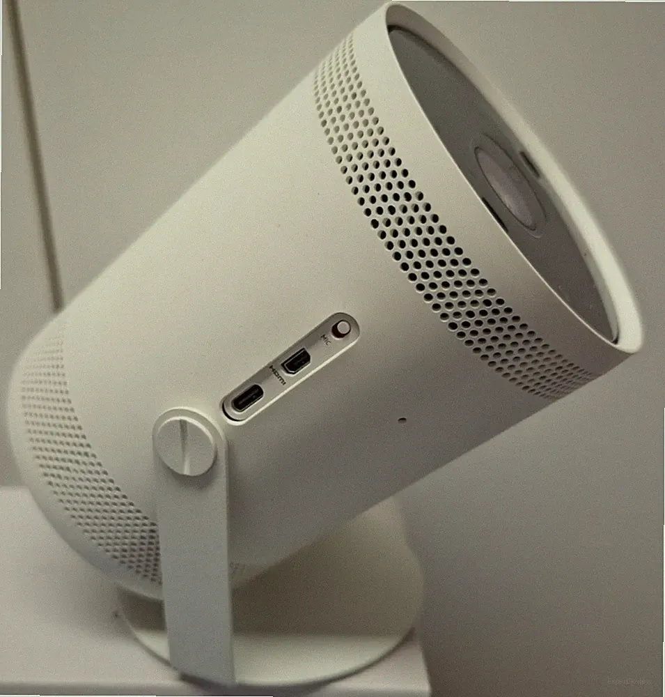DEFEKT - Samsung The Freestyle 2nd Gen. Projektor LFF3C (2023) SP-LFF3CLAXXXE