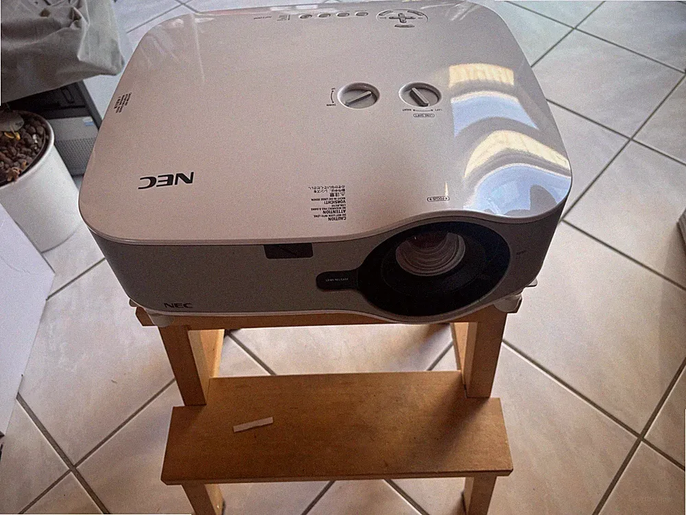 DEFEKTER Nec NP1000 LCD-Projektor Beamer 1024 x 768 3700lm - 800:1 Projector