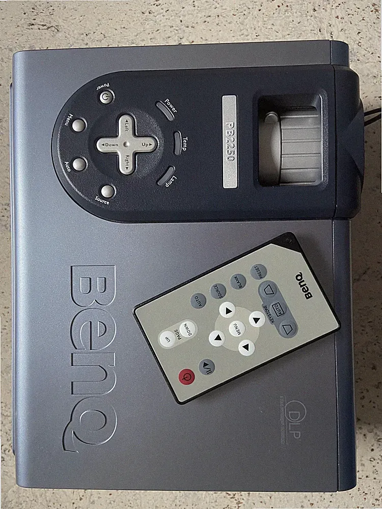DLP-Beamer BenQ PB2250 Projektor