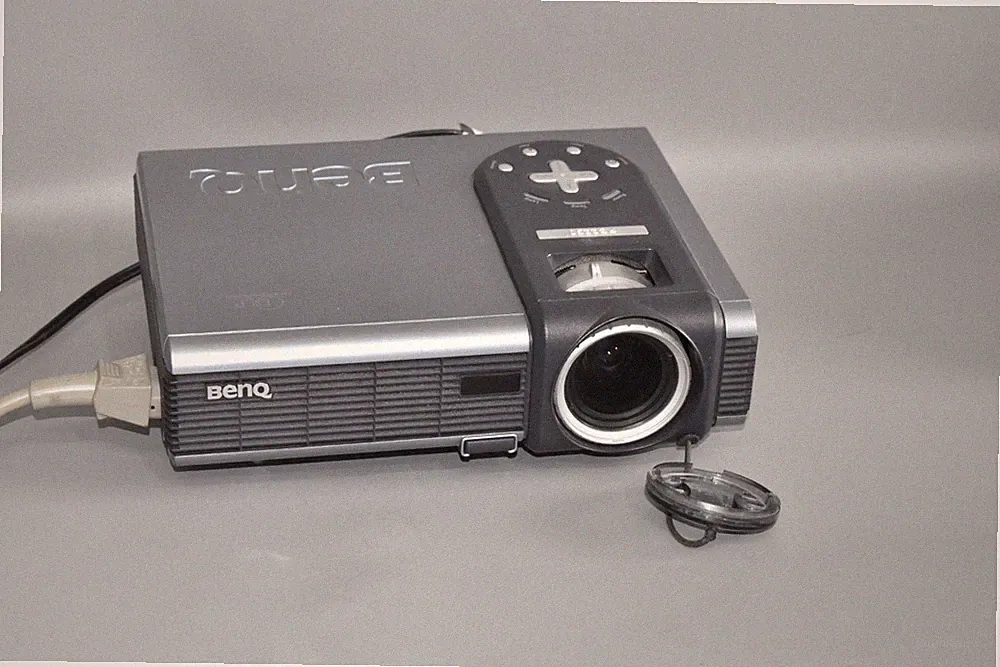 DLP-Beamer BenQ PB2250 Projektor ohne Fernbedienung Fach #G2V