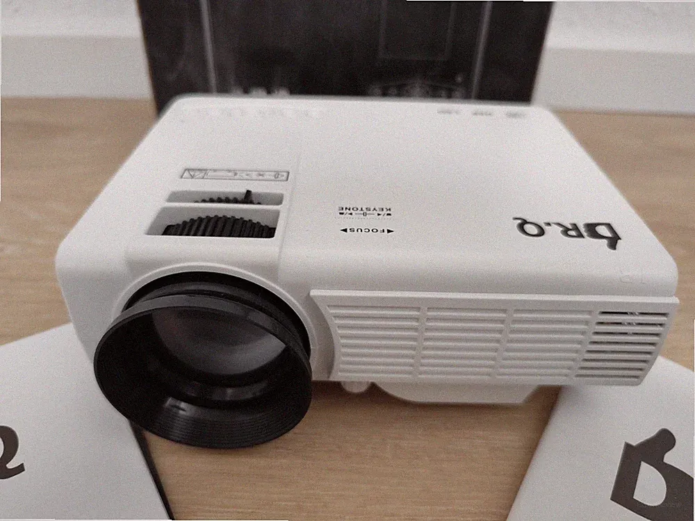 DR.Q HI-​04 LCD Beamer LED
