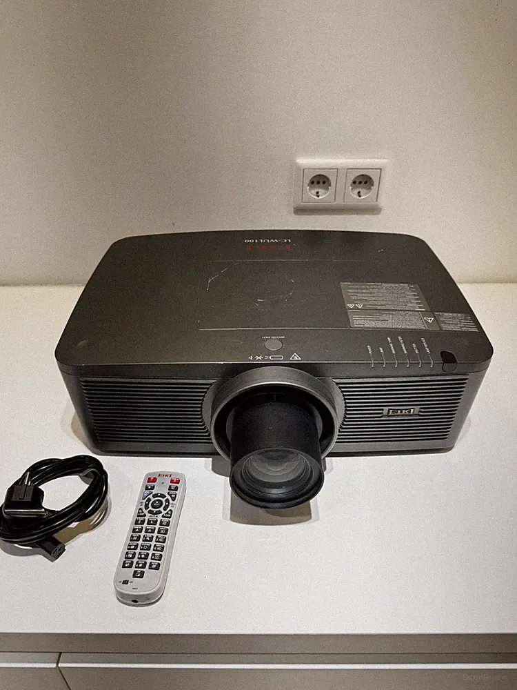 Eiki LC-WUL100 Beamer Projektor Heimkino mit Optik und Fernbedienung