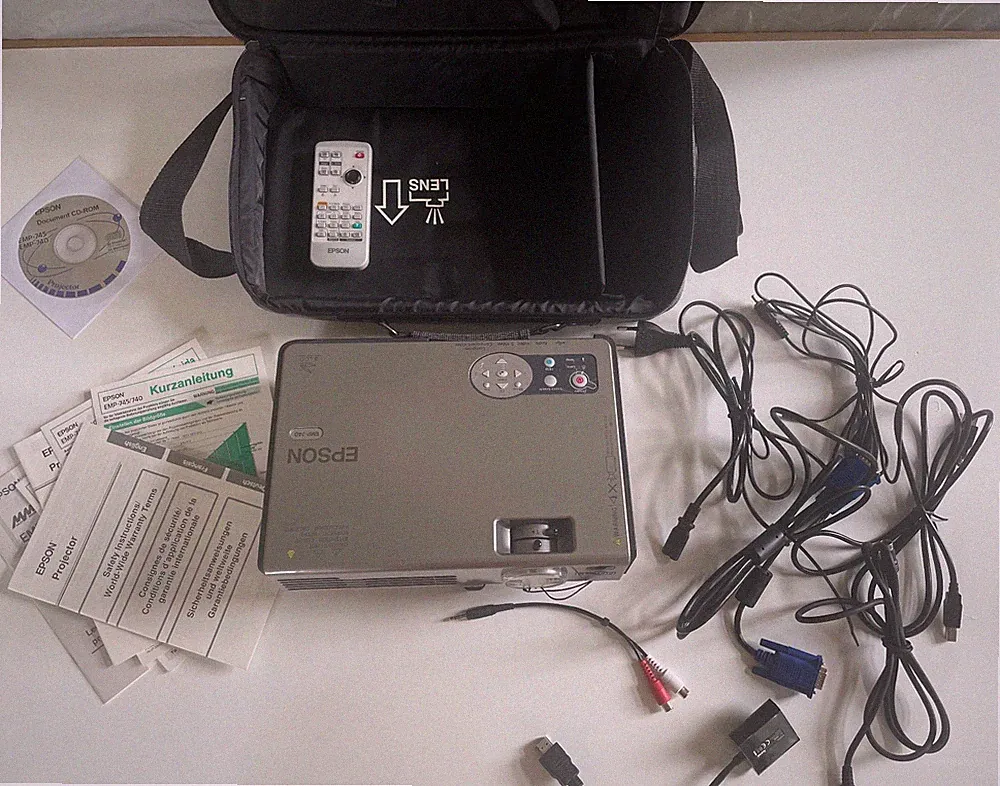 Epson Beamer EMP-740 mit Tasche Fernbedienung allen Kabeln Bedienungsanleitung