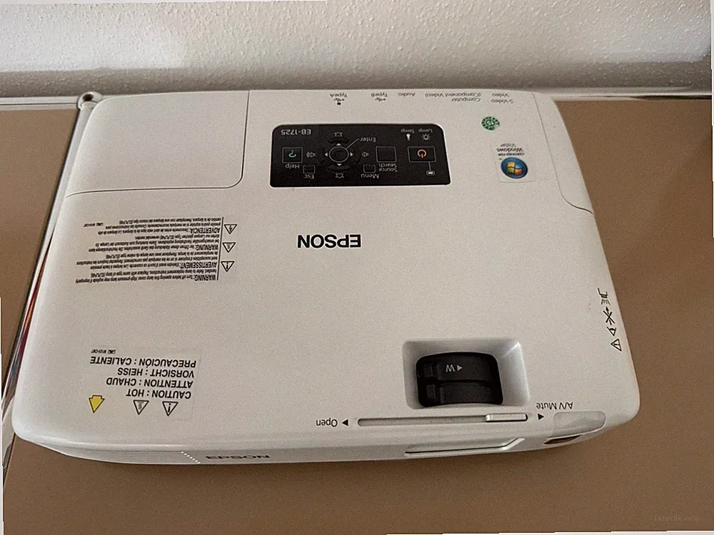 Epson Beamer H-268B LCD Projektor