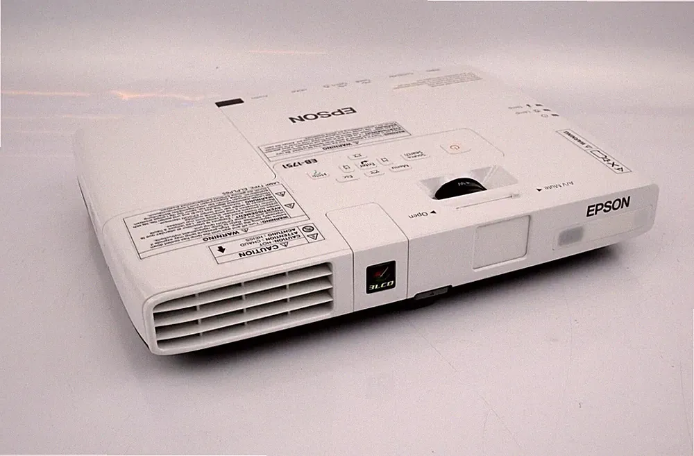 Epson EB-1751 - Business Beamer - HDMI - HD-Ready - inkl. Tragetasche und Remote