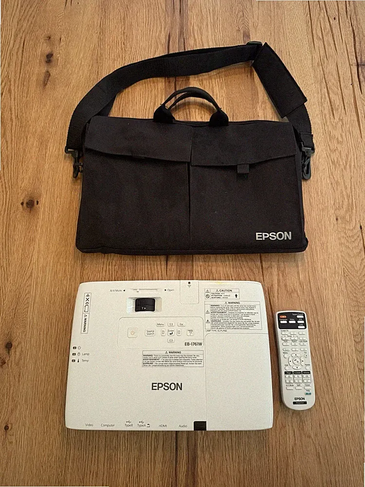 Epson EB-1761W Beamer WXGA 3LCD tragbar 2600 Lumen - guter gebrauchter Zustand