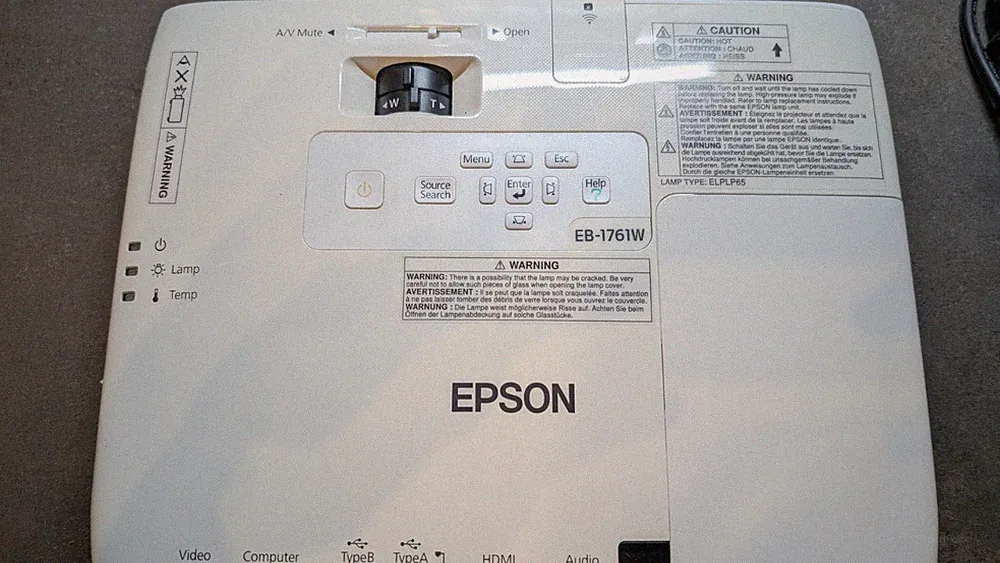 Epson EB-1761W Ultra-Mobiler Beamer | WXGA | HDMI | Inkl. 5m Kabel
