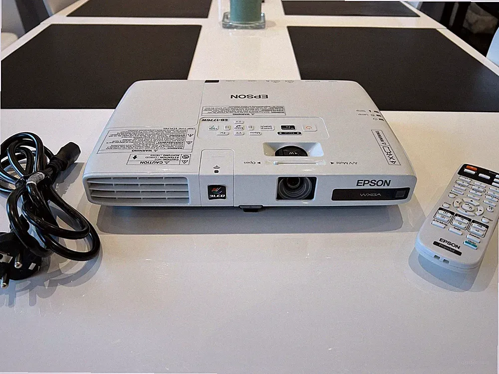 Epson EB-1776W Beamer Projektor Heimkino HDMI Beamer