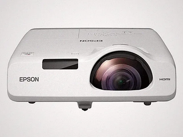 EPSON EB-520 2700 Lumen Kurzdistanzprojektor - neue Lampe montiert + Fernbedienung