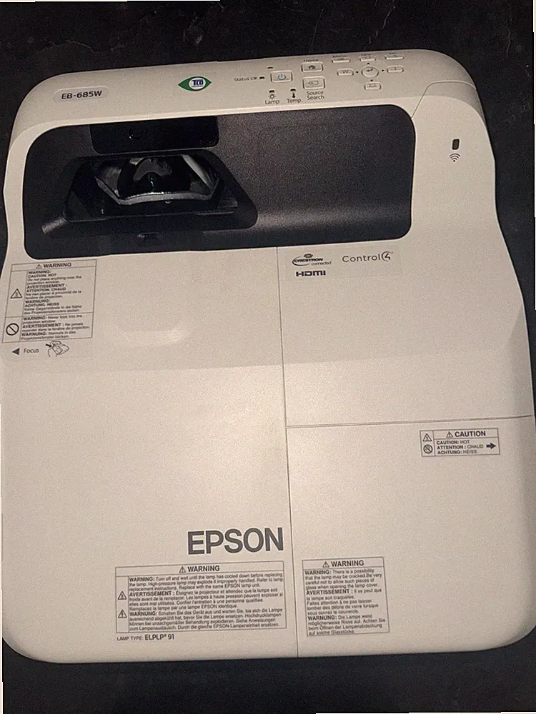 Epson EB-685W Kurzdistanz LCD-Beamer, 100" (2,54 M)