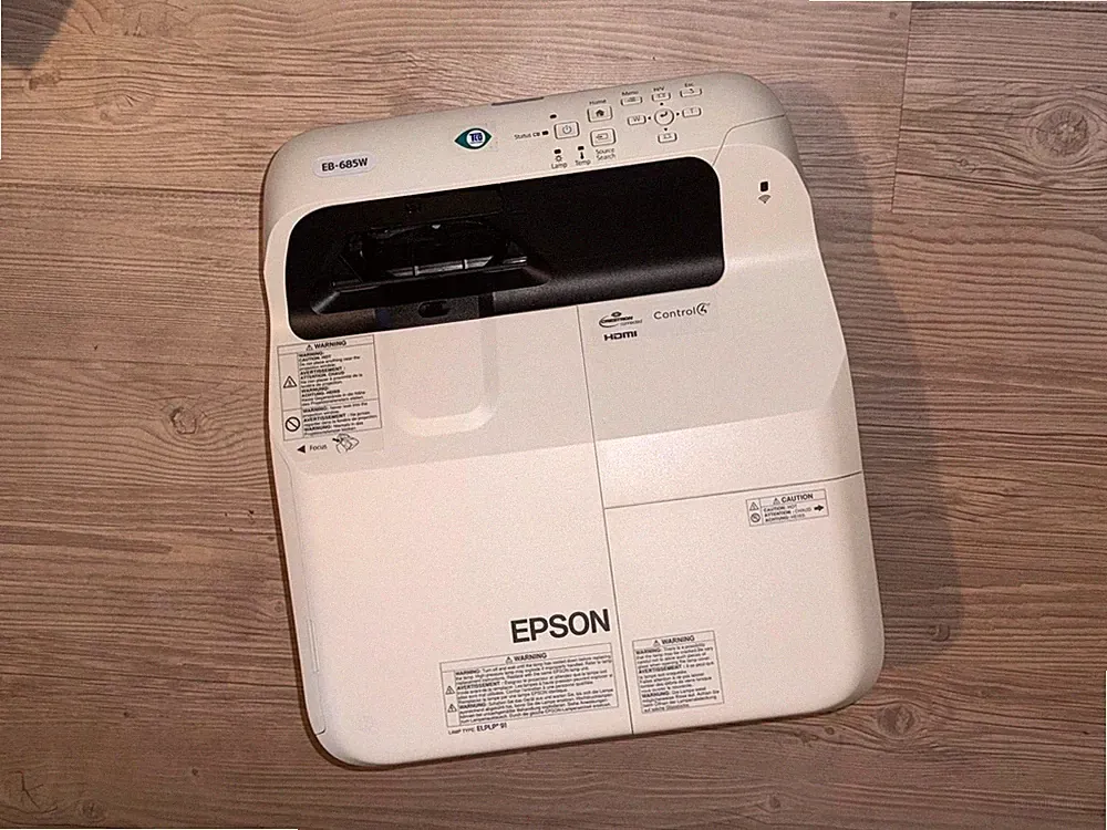 EPSON EB-685W - Kurzdistanzbeamer - ohne Halterung
