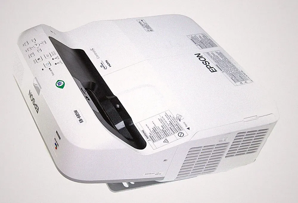 Epson EB-685W Ultrakurzdistanz-Beamer – ideal für Fußball-WM, Schule, Verein...
