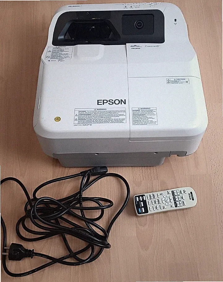 Epson EB-685W Ultrakurzdistanz-Beamer wenig Lampenstunden