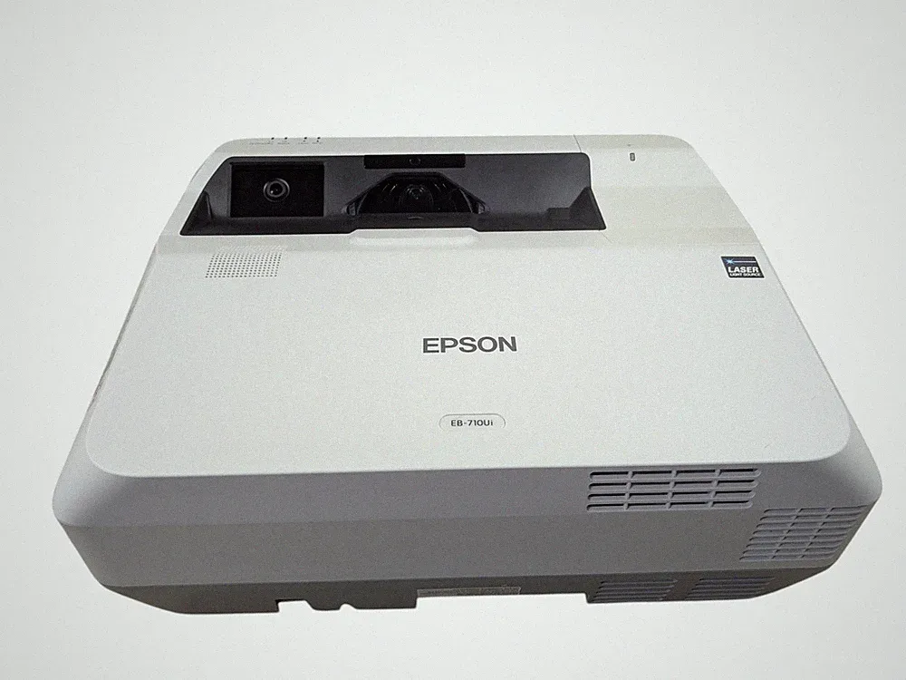 Epson EB-710Ui Projektor 3LCD Ultra Short Throw WUXGA HDMI Ersatzteile oder Reparatur