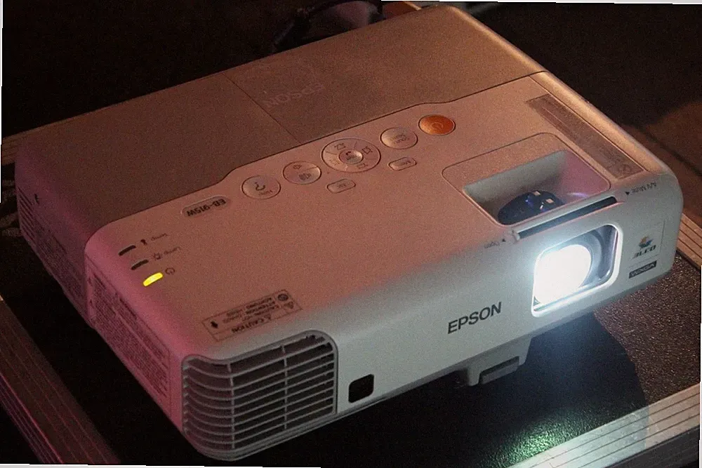 *EPSON EB-915W|H388B*Business Beamer Projektor 3200Lumen 2000:1 projector HDMI