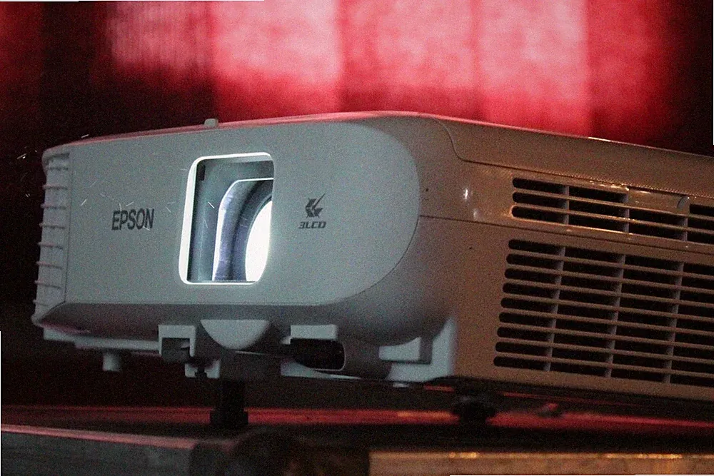 *EPSON EB-992F|H988B*Business Beamer Projektor 4000Lumen 16000:1 projector 1080p