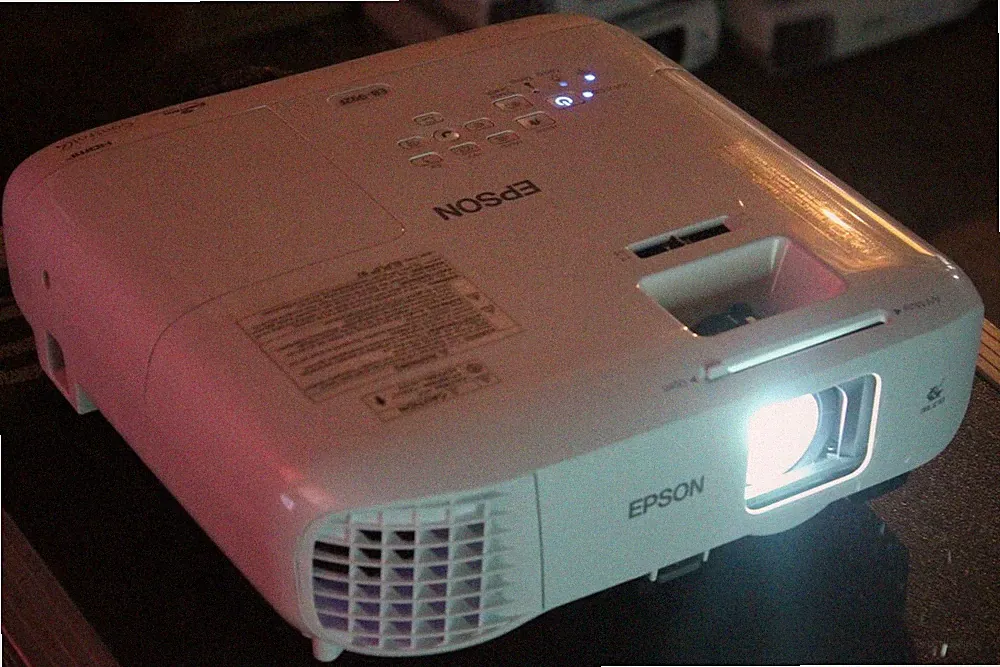 *EPSON EB-992F|H988B*Business Beamer Projektor 4000Lumen 16000:1 projector 1080p
