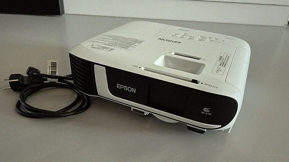 Epson EB-FH52 Beamer - Full HD 4000 lumen - only 47 lamp hours