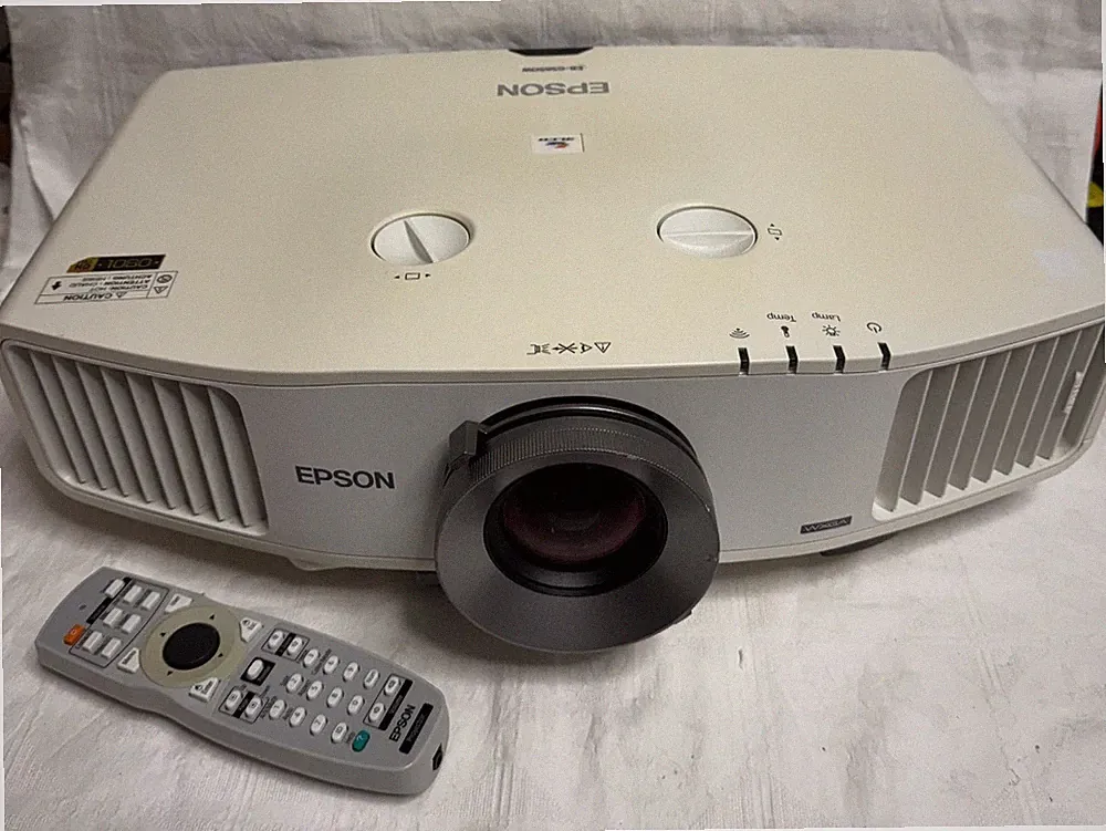 Epson EB-G5650W voll HD LCD-Projektor Beamer 4500 Ansi,Wi-Fi, nur 433 Stunden