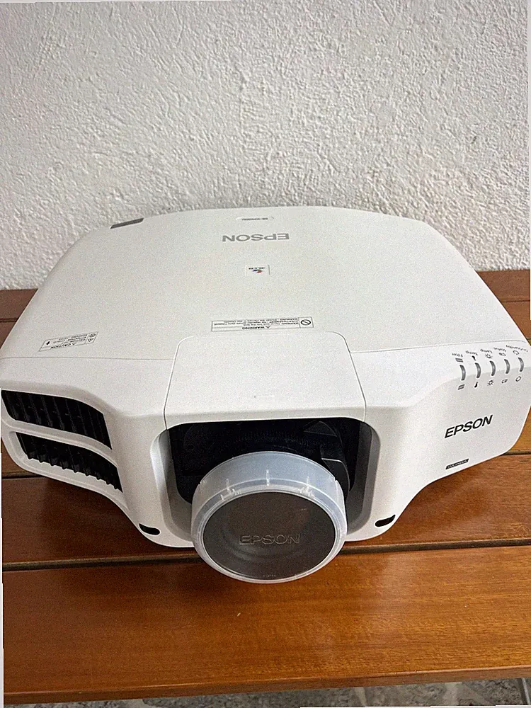 Epson EB-G7400U 3LCD Beamer WUXGA 5500 ANSI 16:10 HDMI Wechselobjektiv