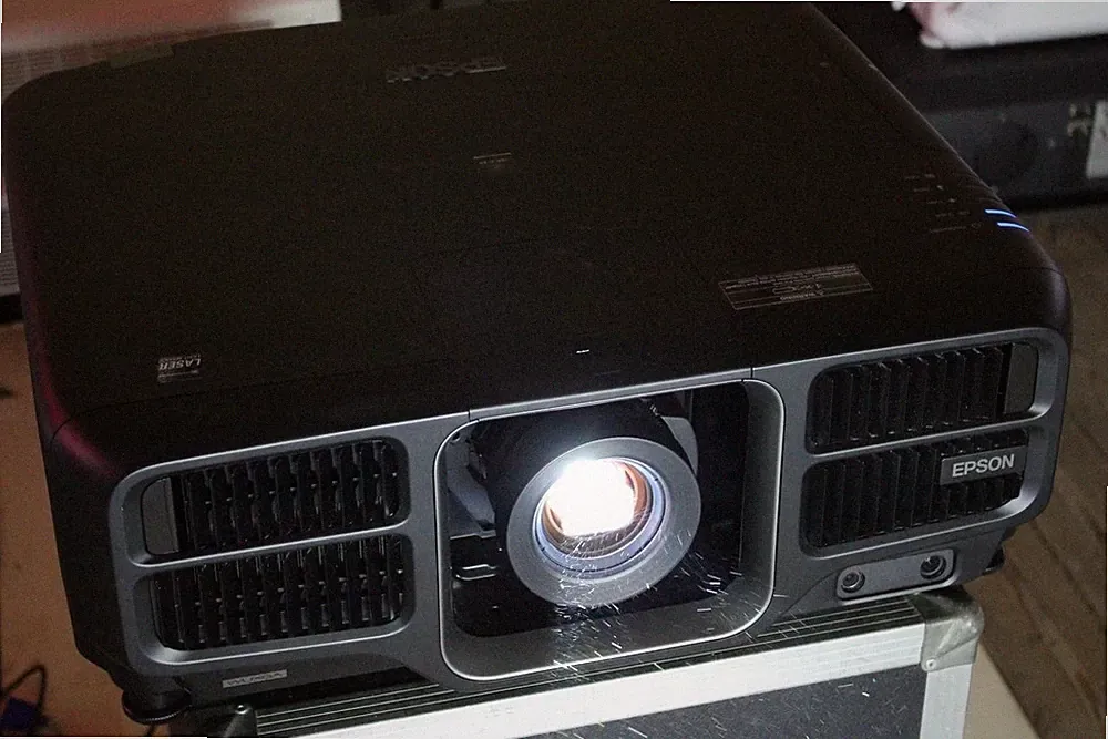2000 ANSI Lumen Laser