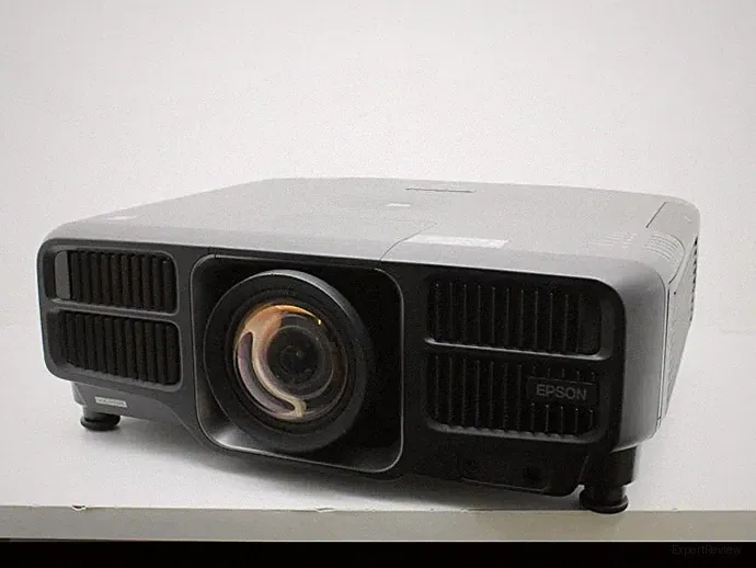 Epson EB-L1495U 9000lm Projektor 4K mit Kabelfernbedienung gebraucht Japan
