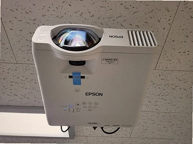 EPSON EB-L210SF Full HD 3LCD Laser Projektor 4.000lm 125" / Express / Original