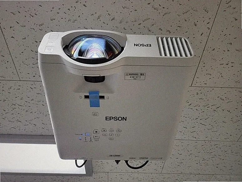 EPSON EB-L210SF Full HD 3LCD Laser Projektor 4.000lm 125" / Express / Original