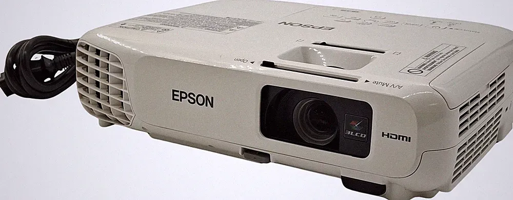 Epson EB-S18 3.000 Lumen Heimkino HDMI SVGA Projektor 1613 Stunden - ohne Fernbedienung