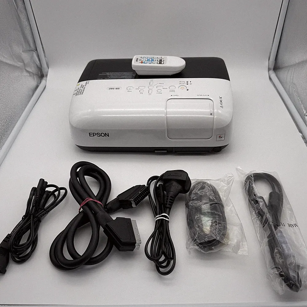 EPSON EB-S62 Beamer Projektor mit Fernbedienung - geprüft