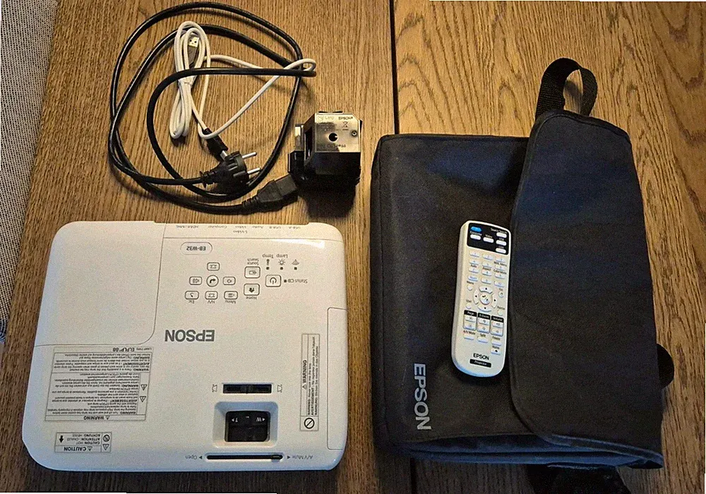 Epson EB-W32 Beamer 3200 Lumen, WXGA, 3LCD, WiFi, HDMI, Lampe defekt