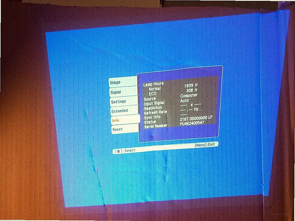Epson EB-X11 H435B LCD-Projektor LAMPENSTUNDEN: 1839 STD & ECO 308 STD + FERNBEDIENUNG